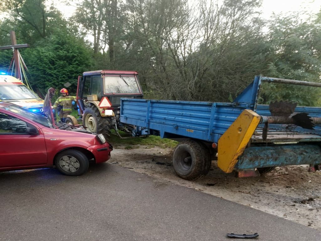 kp psp dąbrowa tarnowska, kpp przasnysz, wypadek, zdarzenie drogowe, kolizja, auto, ciągnik