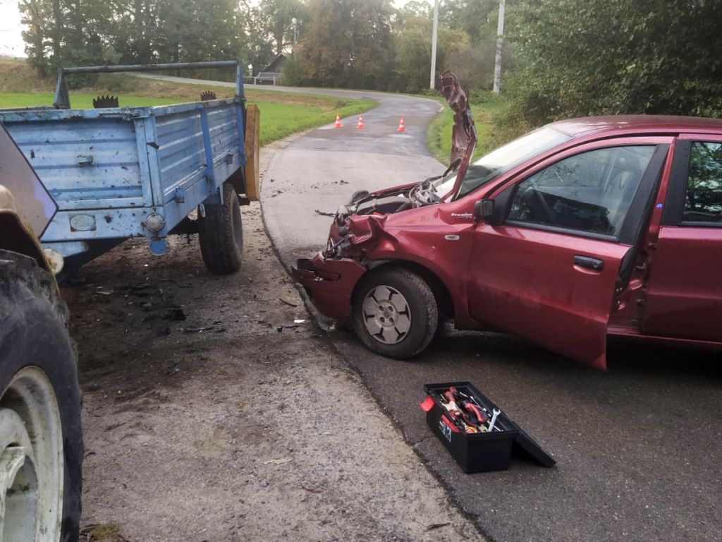 kp psp dąbrowa tarnowska, kpp przasnysz, wypadek, zdarzenie drogowe, kolizja, auto, ciągnik