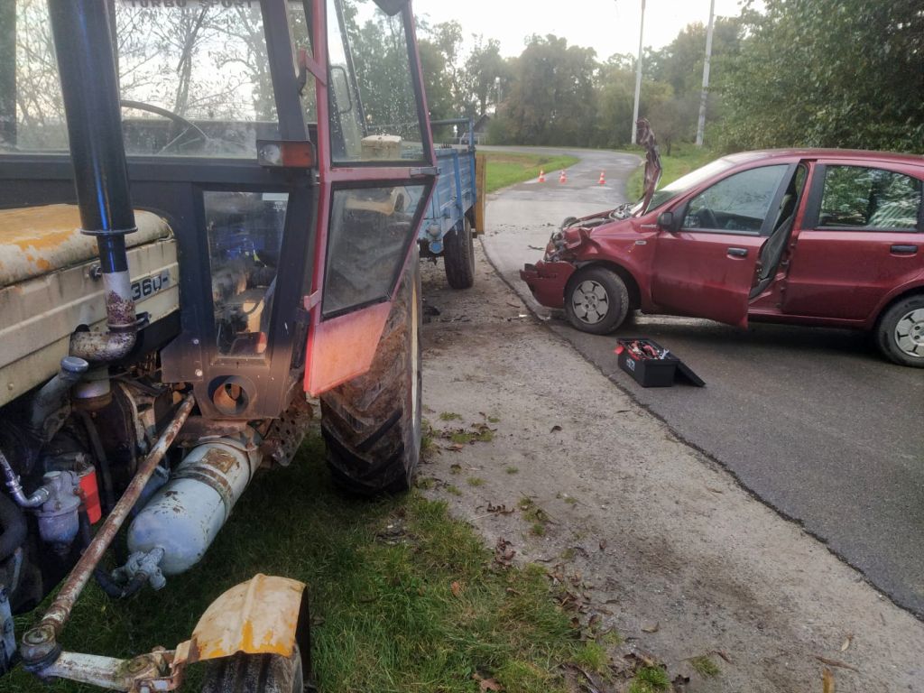 kp psp dąbrowa tarnowska, kpp przasnysz, wypadek, zdarzenie drogowe, kolizja, auto, ciągnik