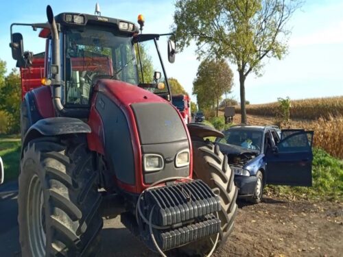 wypadek, zdarzenie drogowe, zderzenie, ciągnik, auto, osobówka, ranni