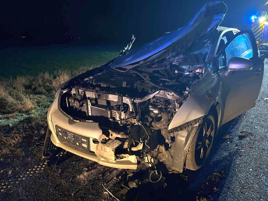 kpp żnin, wypadek, zdarzenie drogowe, zderzenie, ciągnik, rozrzutnik, auto, osobówka