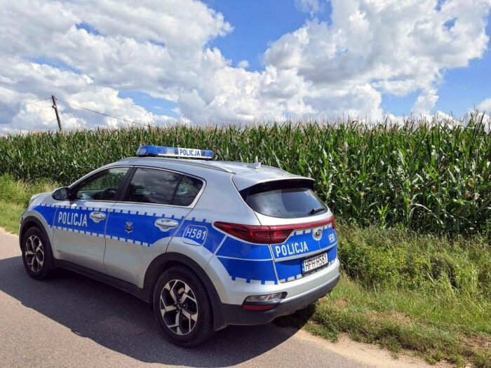 kpp bartoszyce, wypadek, pole, zbiór kukurydzy, kombajn, ranny mężczyzna, krwotok