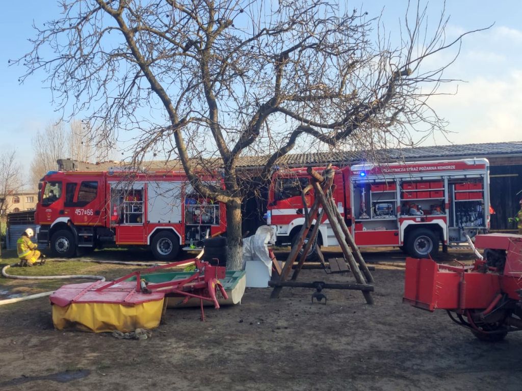 kp psp jarocin, gospodarstwo, pożar, stodoła, akcja gaśnicza