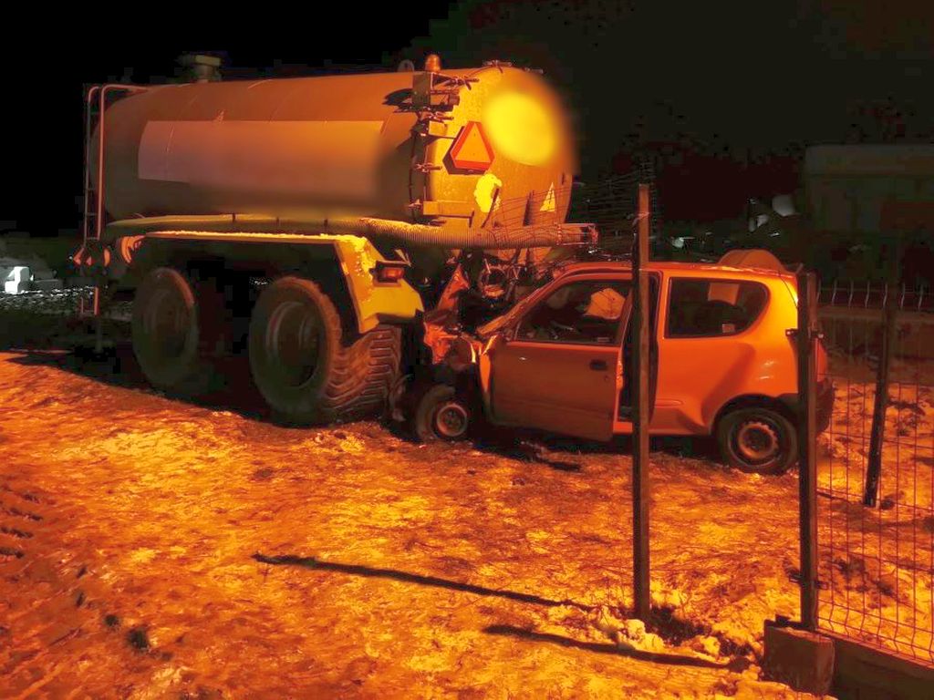 kpp żuromin, wypadek, kolizja, zdarzenie drogowe, auto, zderzenie, beczkowóz