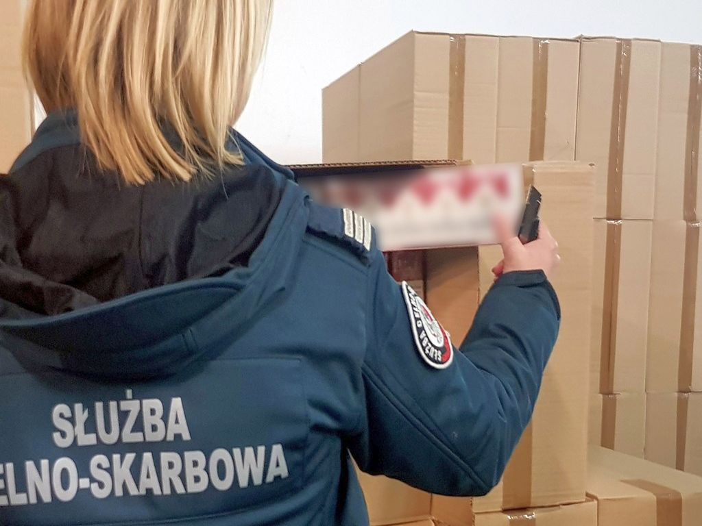 kas, podlaska kas, ciężarówka, rtg, papierosy, kontrabanda, przemyt, torf