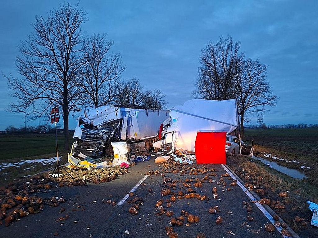 kpp malbork, kp psp malbork, zderzenie, zdarzenie drogowe, ciężarówka, chłodnia, buraki, śmierć kierowcy