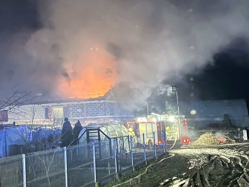 pożar, gospodarstwo, akcja gaśnicza, budynek inwentarski