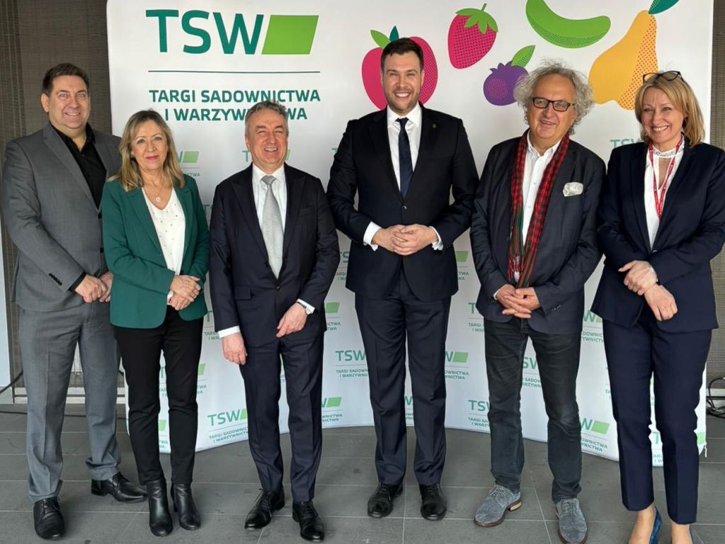 sadownicy, wiceminister, nowak, pracownicy sezonowi