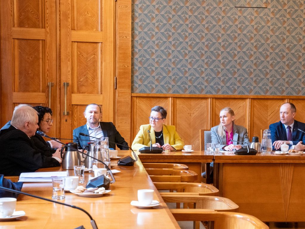 men, ministerstwo edukacji, szkoły, szkoły wiejskie