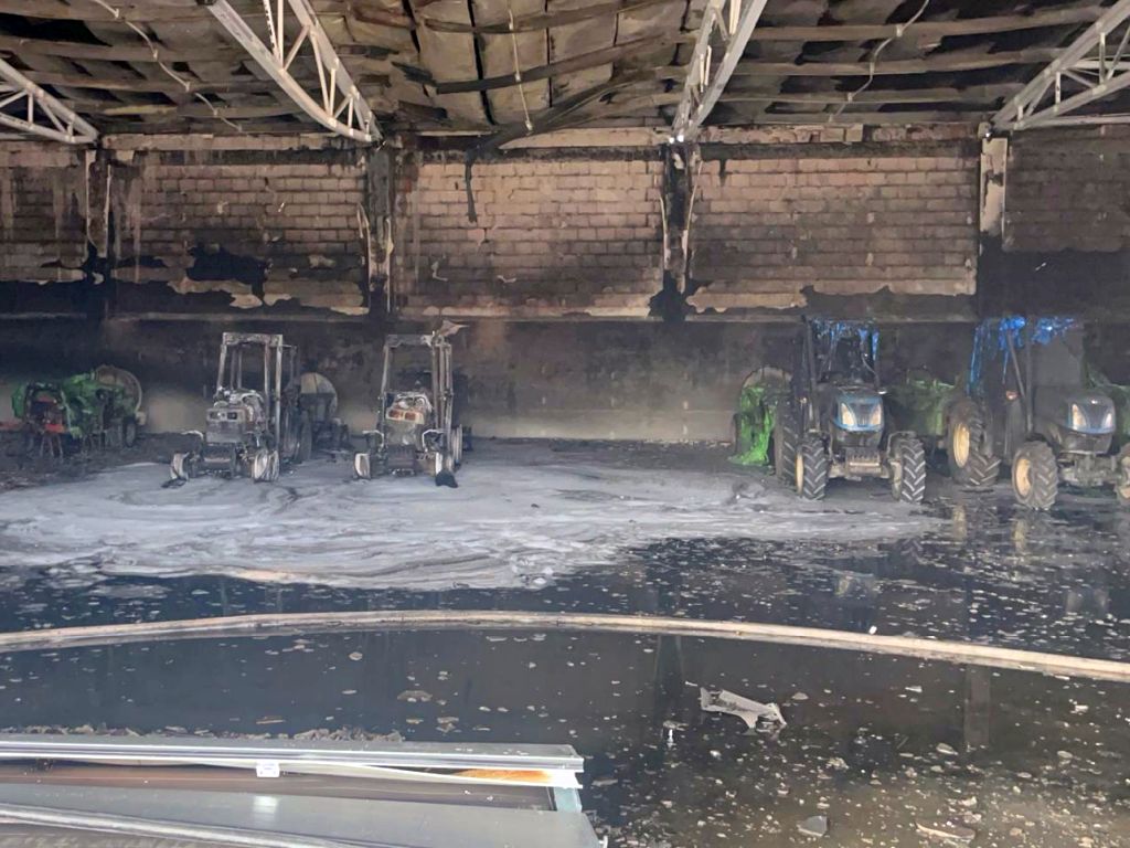 kp psp śrem, pożar, hala garażowa, ciągniki