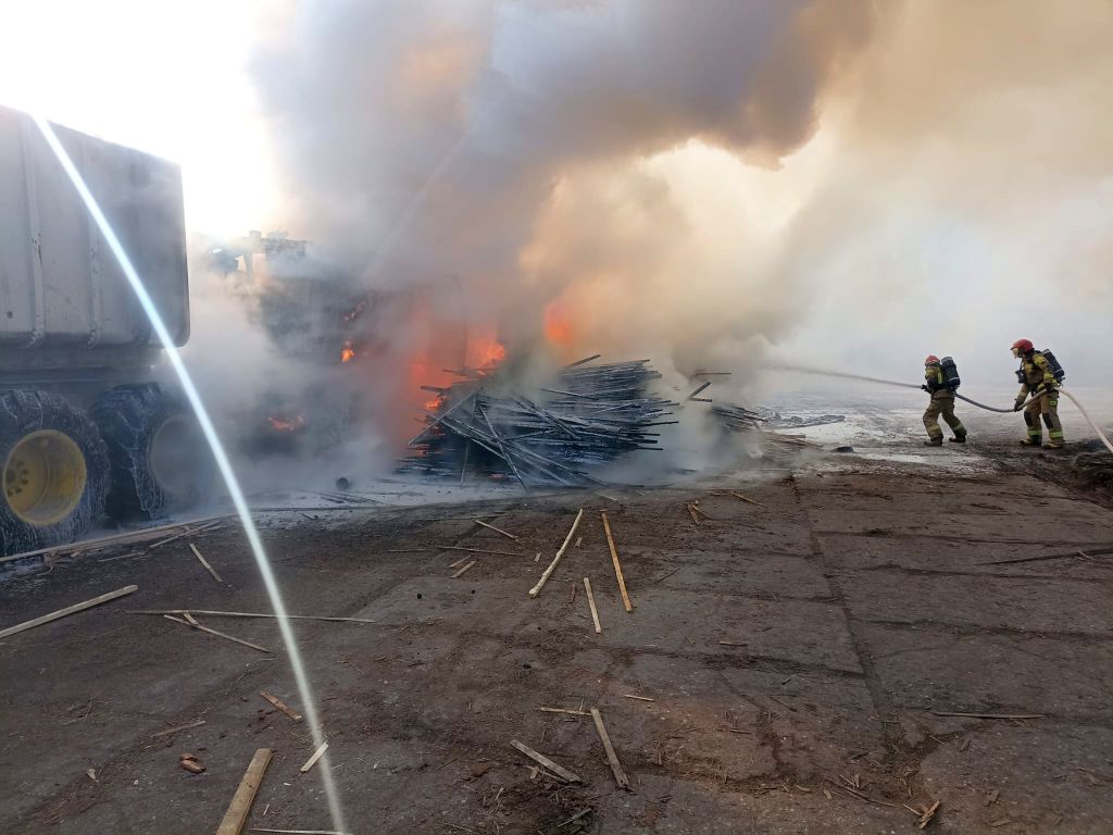 kp psp pisz, pożar, zakład drzewny, rębak