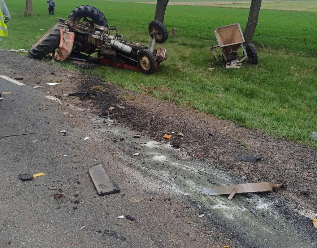zderzenie, ciągnik, bus, ranny traktorzysta