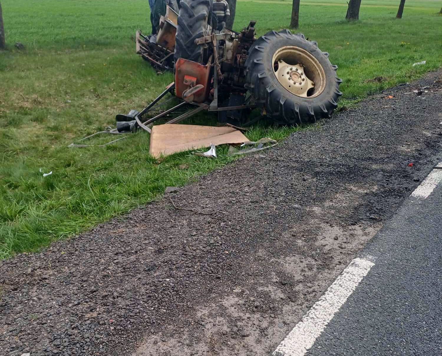 zderzenie, ciągnik, bus, ranny traktorzysta