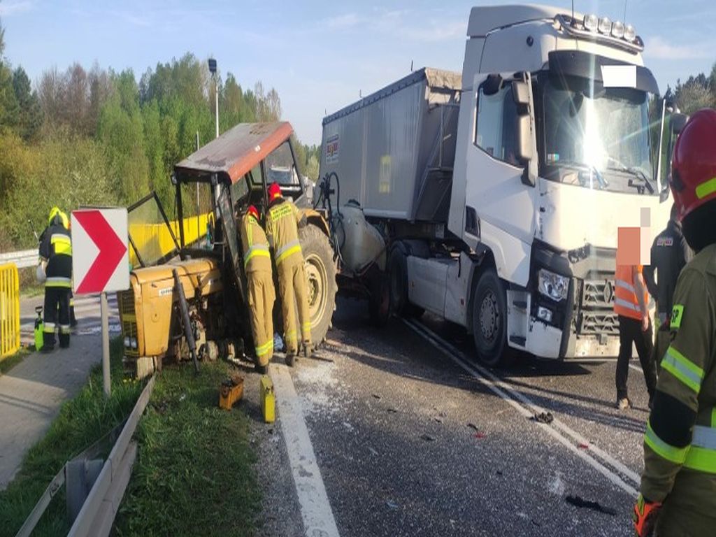zderzenie, zdarzenie drogowe, ciągnik, ciężarówka