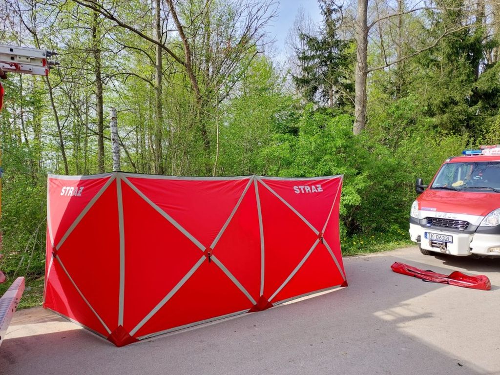 wypadek, wywrócony ciągnik, przygniecenie, śmierć traktorzysty