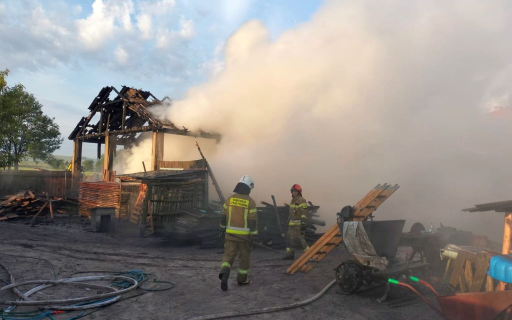 pożar, pożar w gospodarstwie, stodoła, wiata