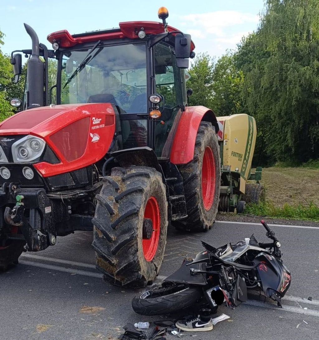 zdarzenie drogowe, zderzenie, ciągnik, motorower