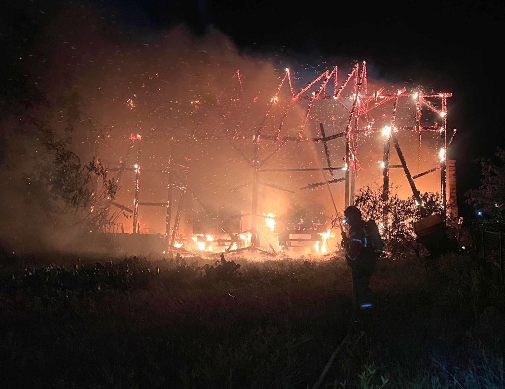 pożar, gospodarstwo, stodoła, płody rolne, maszyny rolnicze
