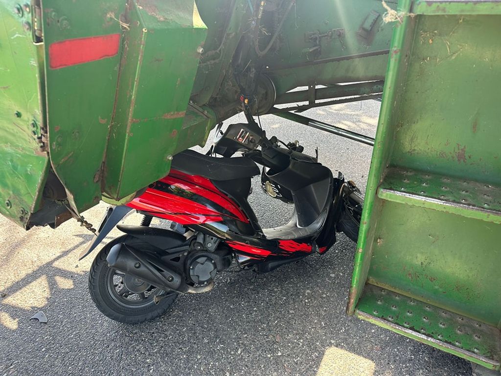 zdarzenie drogowe, skuter, motorower, kombajn