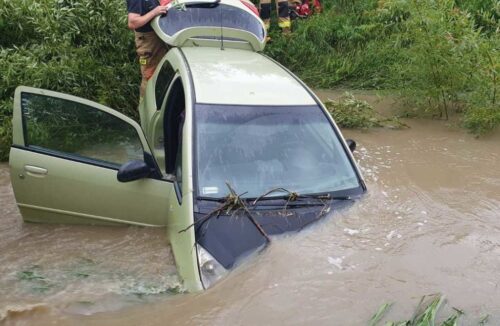 potok, nurt, auto, bród, śmierć mężczyzny