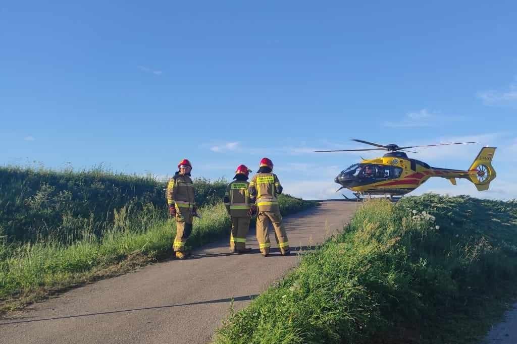 wypadek, wywrócony ciągnik, zbiornik wodny, ranny traktorzysta
