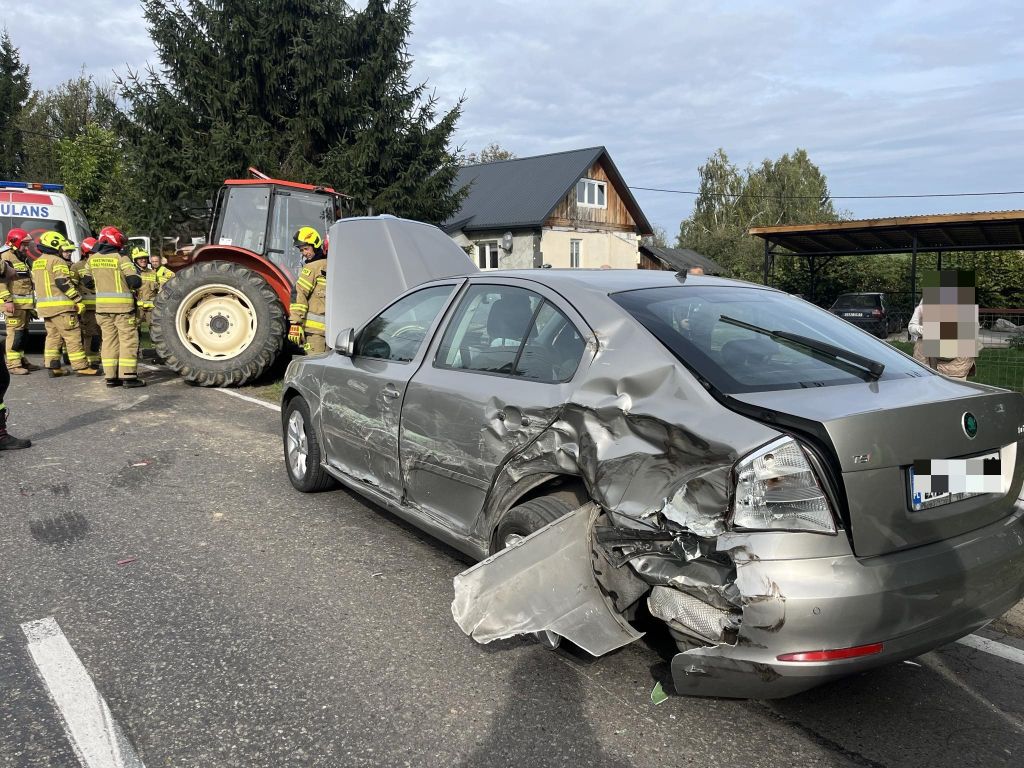 zdarzenie drogowe, zderzenie, ciągnik, auto