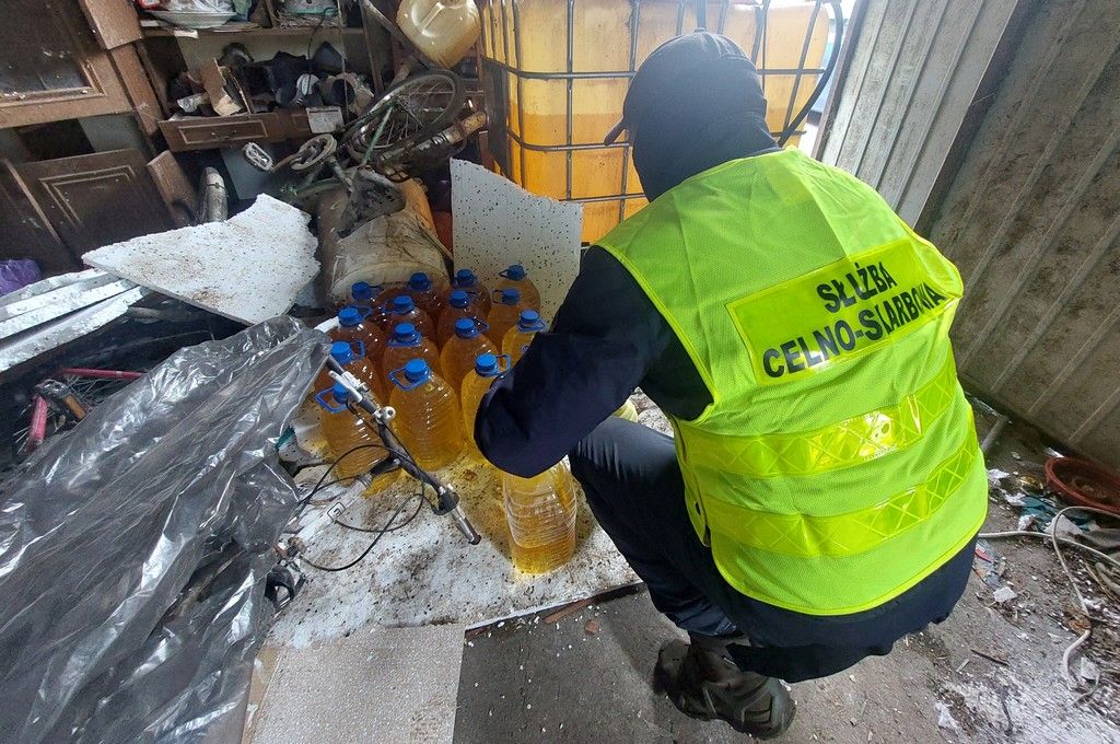 produkcja alkoholu, wyrób alkoholu, bimber, obora, krowy