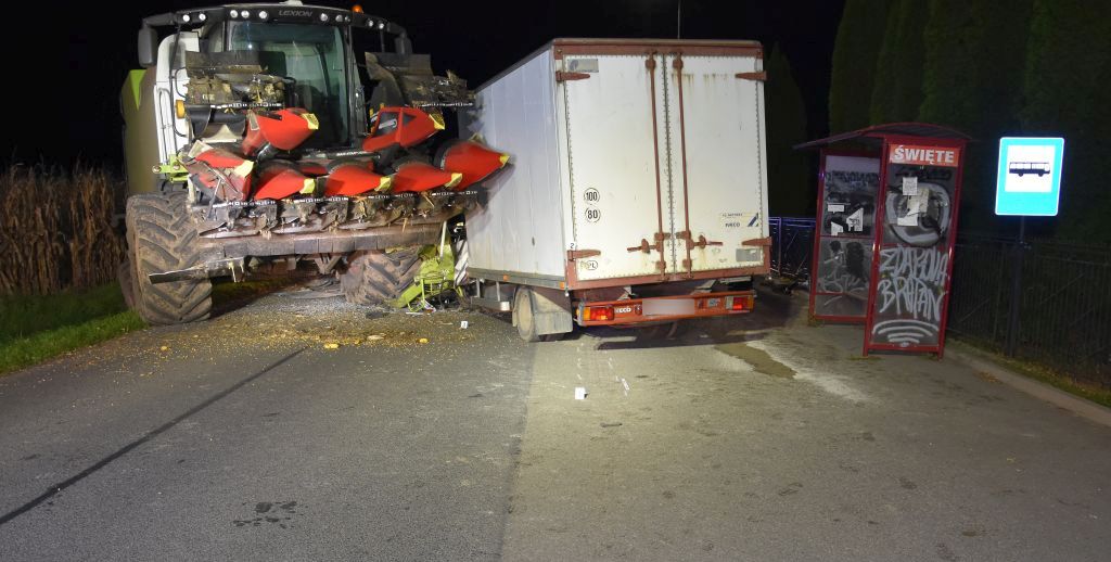 zdarzenie drogowe, zderzenie, auto, kombajn