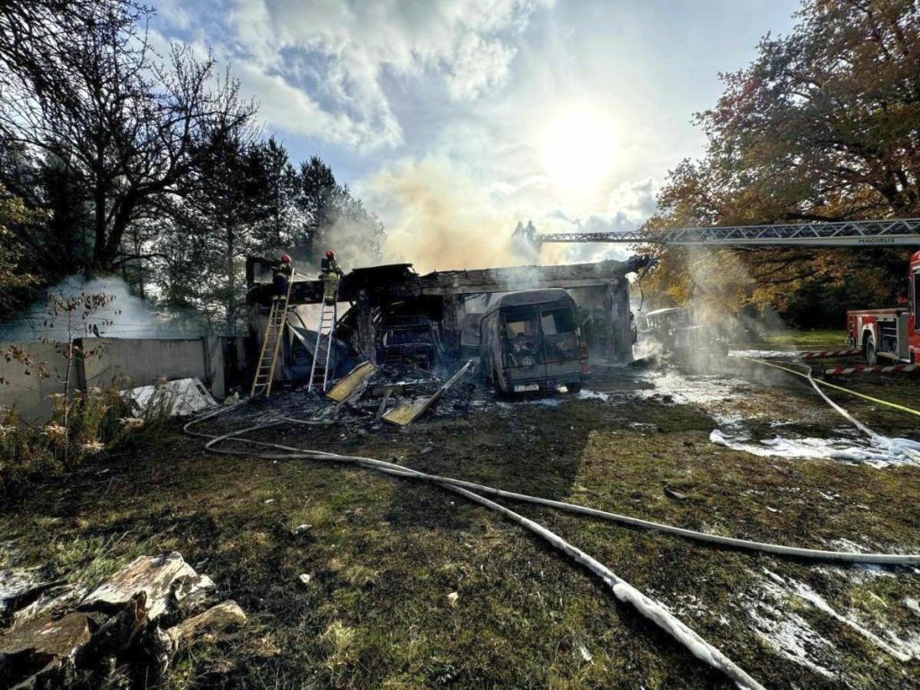 pożar, samochody, traktor, straty