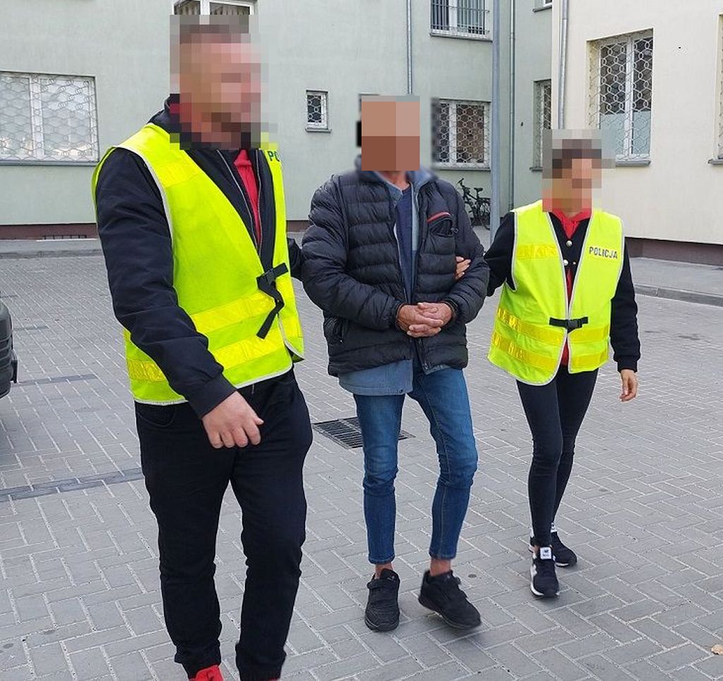 pożar, stodoła, sprzęt rolniczy, ciągnik, podpalenie