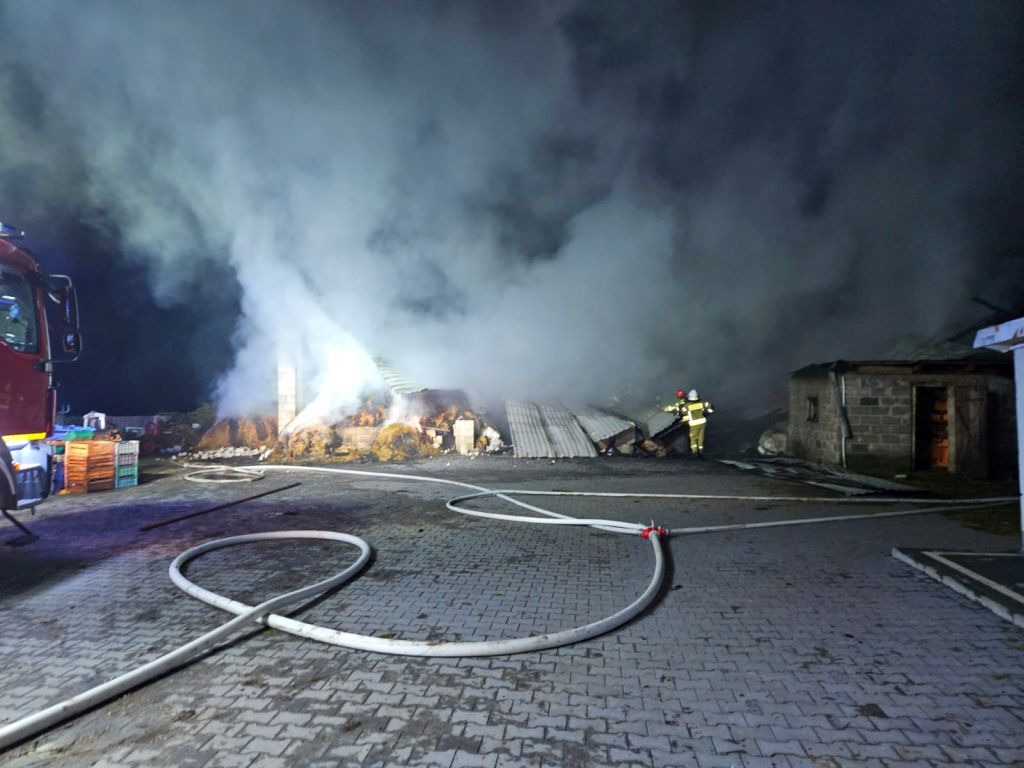 pożar, stodoła, siano, zboże