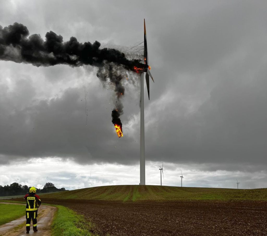 akcja gaśnicza, pożar, wiatrak, turbina wiatrowa