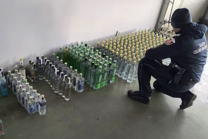 kas, służba celno-skarbowa, bazar, alkohol, papierosy