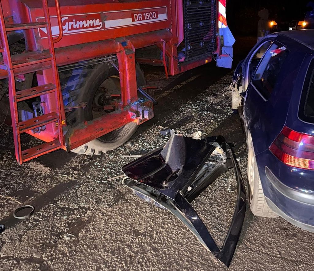 zdarzenie drogowe, kolizja, zderzenie, auto, ciągnik