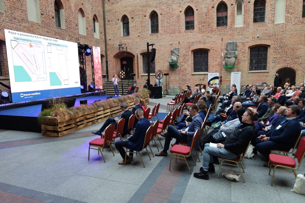 Trouw Nutrition, konferencja, dobrostan, antybiotyki, opłacalność, bezjarzmowe, wolnostanowiskowe,