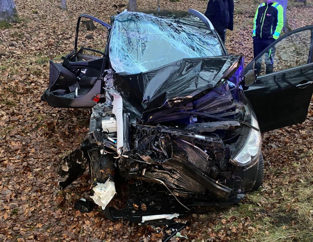zderzenie, auto, kombajn leśny, harwester