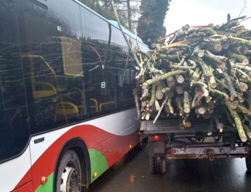 kolizja, ciągnik, przyczepa, autobus
