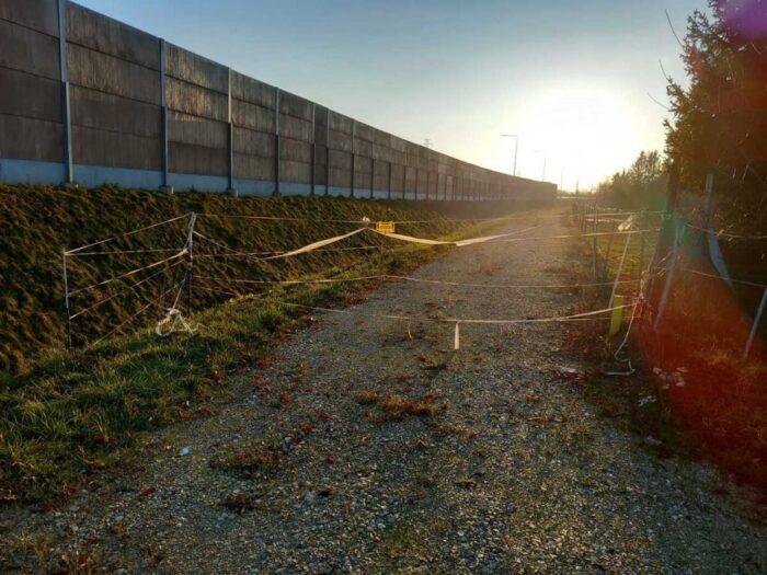 drut, napięcie elektryczne, prąd, pastuch, droga