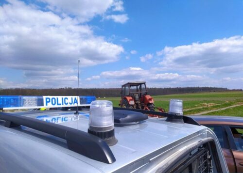 pijany traktorzysta, pijany kierowca, kolizja, ogrodzenie