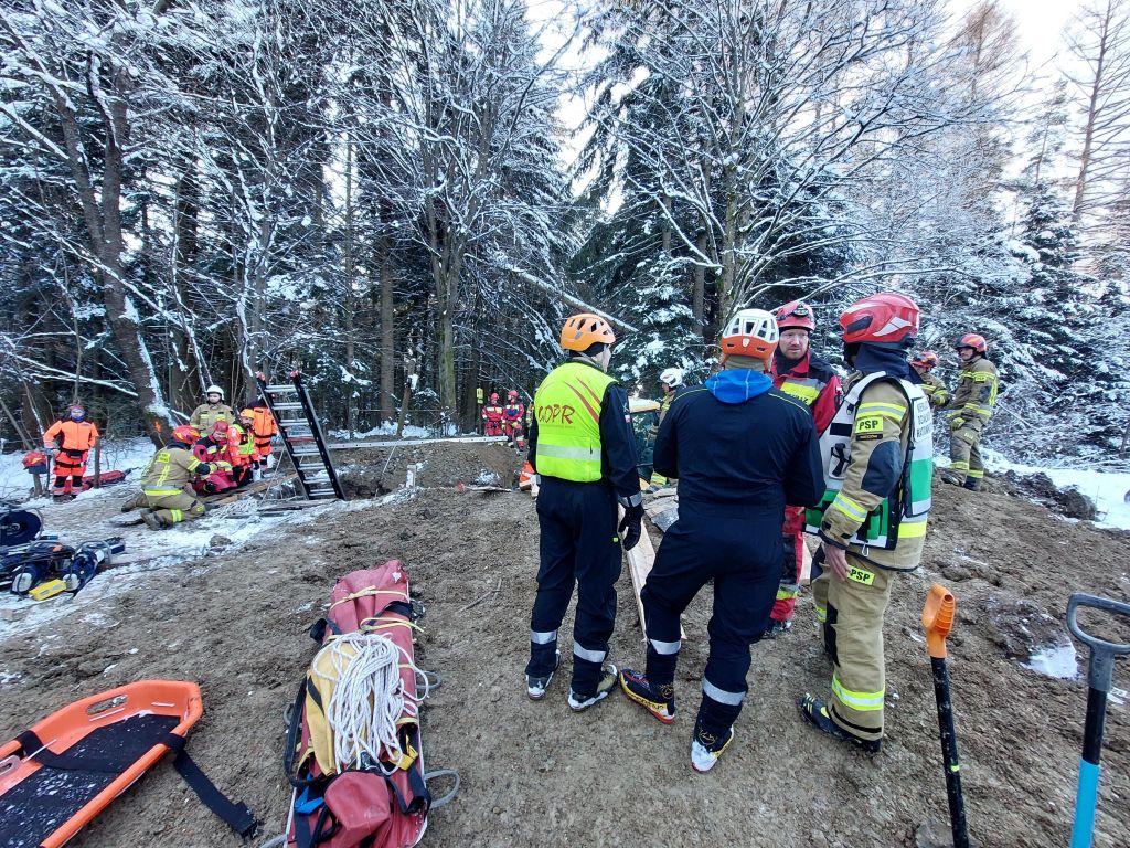 akcja ratunkowa, studnia, kopanie studni, poszkodowany