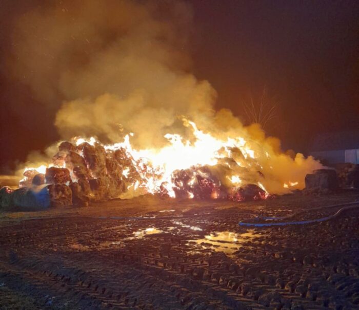 pożar, stogi słomy, straty, podpalenie