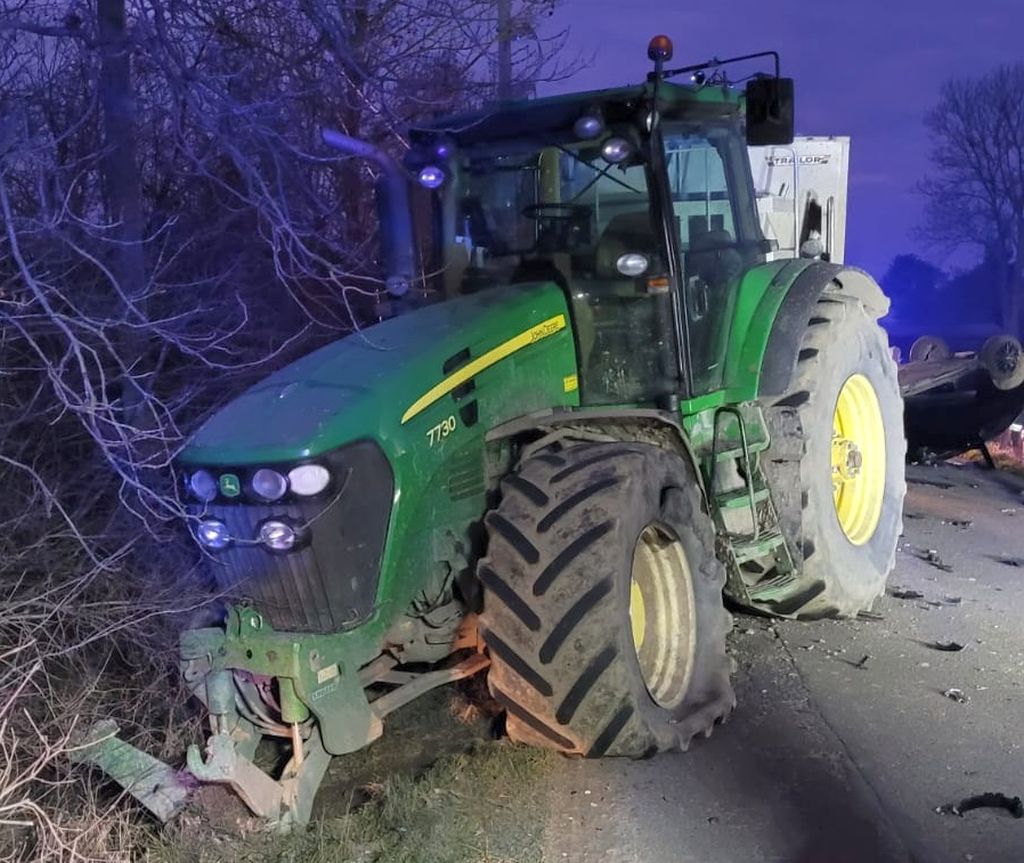 zdarzenie drogowe, zderzenie, ciągnik, auto