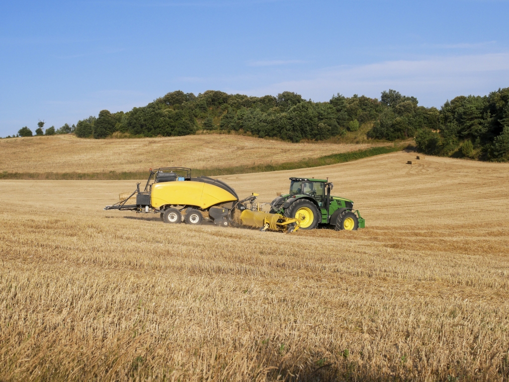 John Deere 6215R