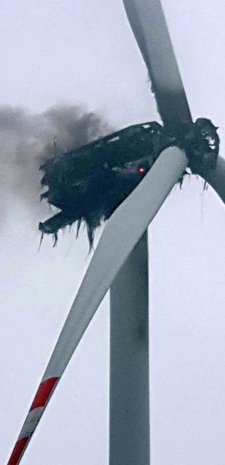 pożar, wiatrak, turbina wiatrowa, pożar turbiny