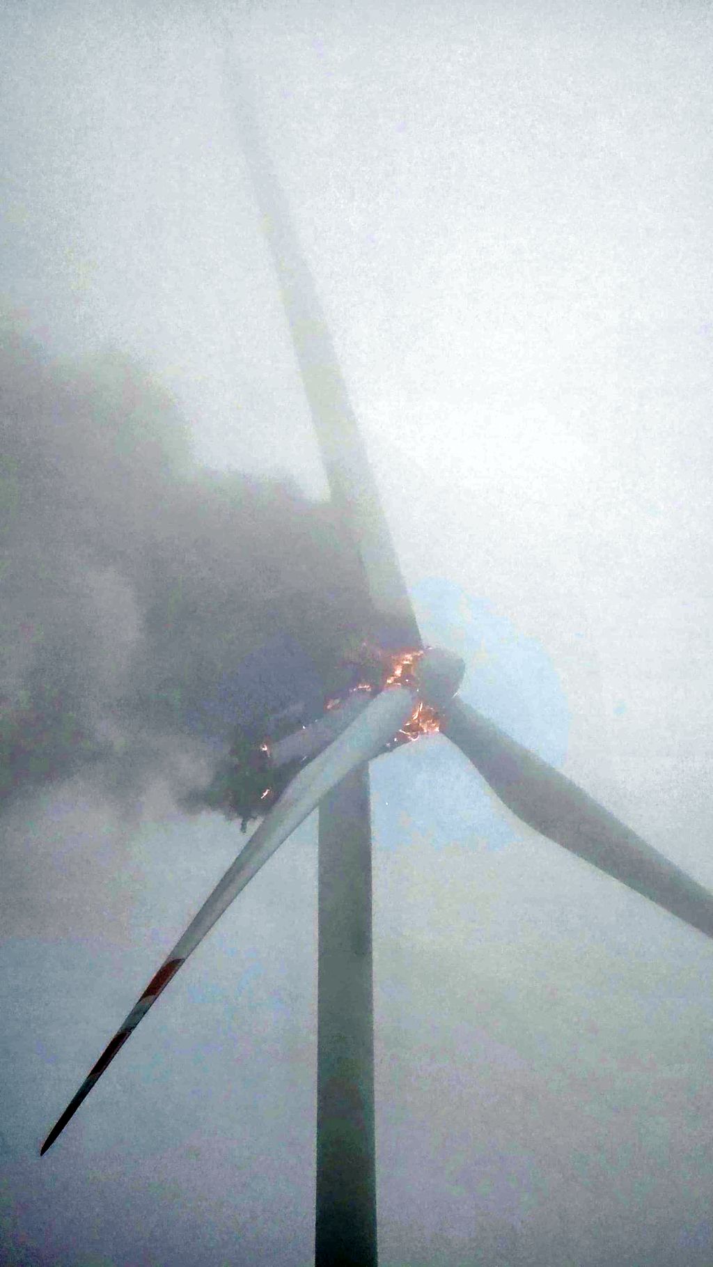 pożar, wiatrak, turbina wiatrowa, pożar turbiny