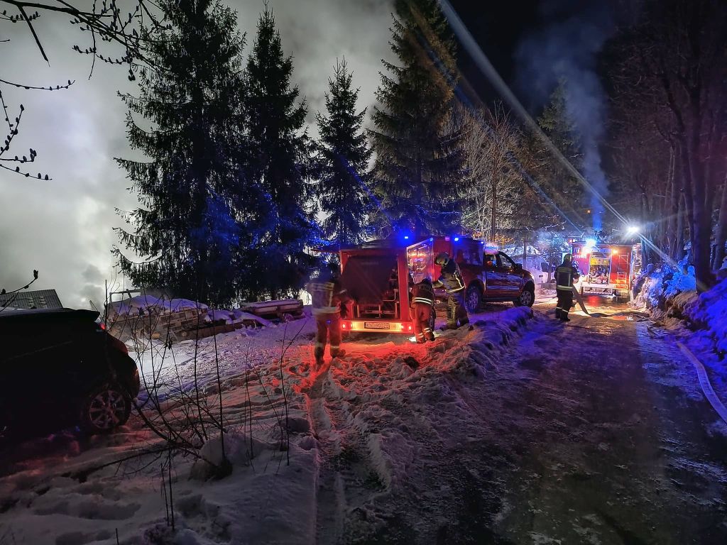pożar, spalone zwierzęta, krowy, akcja gaśnicza