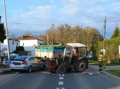 zderzenie, auto, ciągnik, ranny traktorzysta