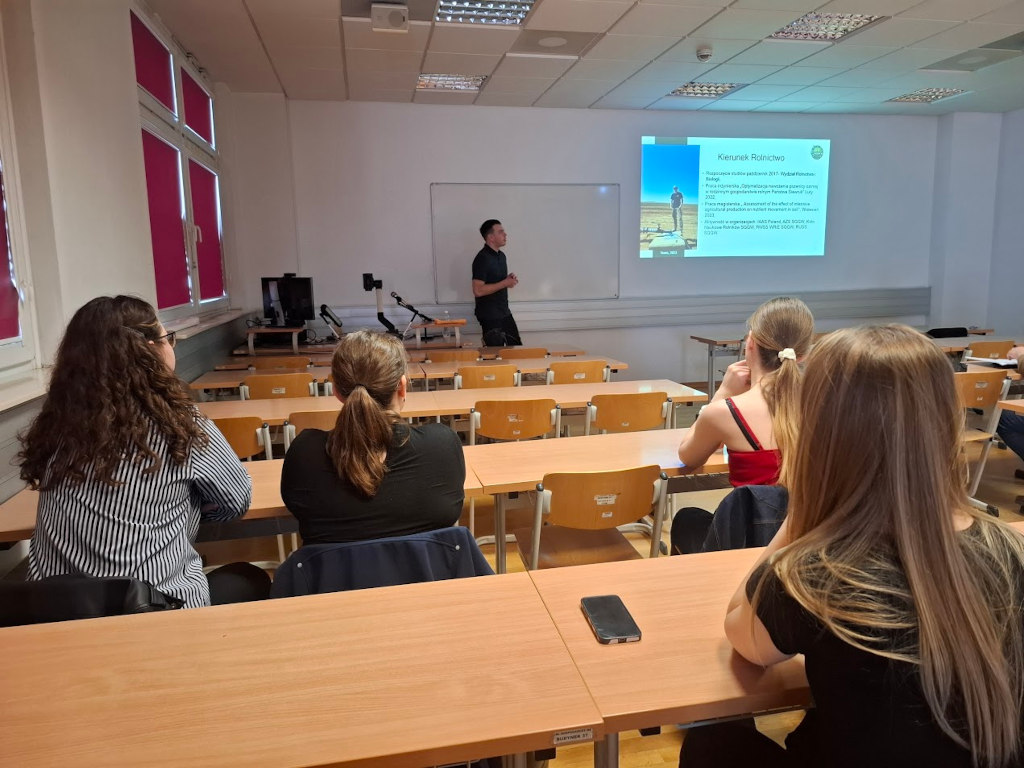 Karol Siewruk, studenci WRiE