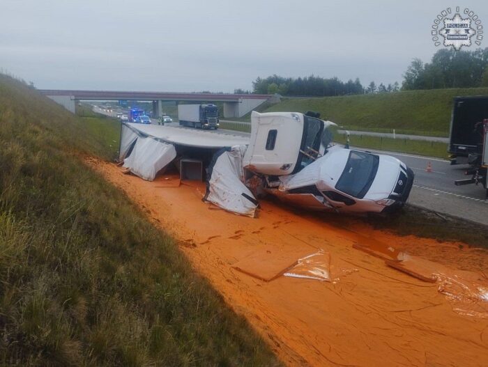 zderzenie, autostrada, ciężarówka, bus, sos pomidorowy
