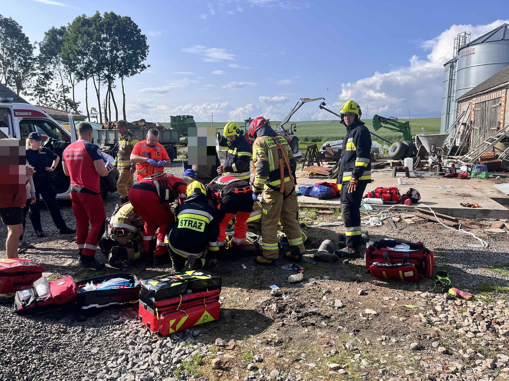 gospodarstwo, wypadek, studnia, akcja ratunkowa